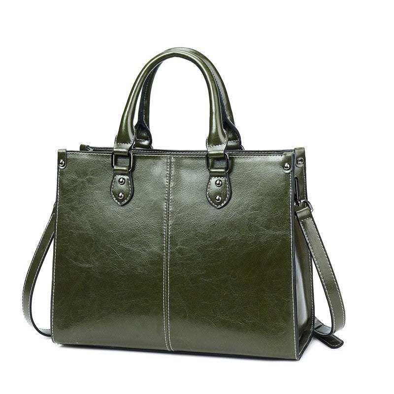 Sac à Main Structuré en Cuir Lustré avec Surpiqûres Contrastées et Bandoulière