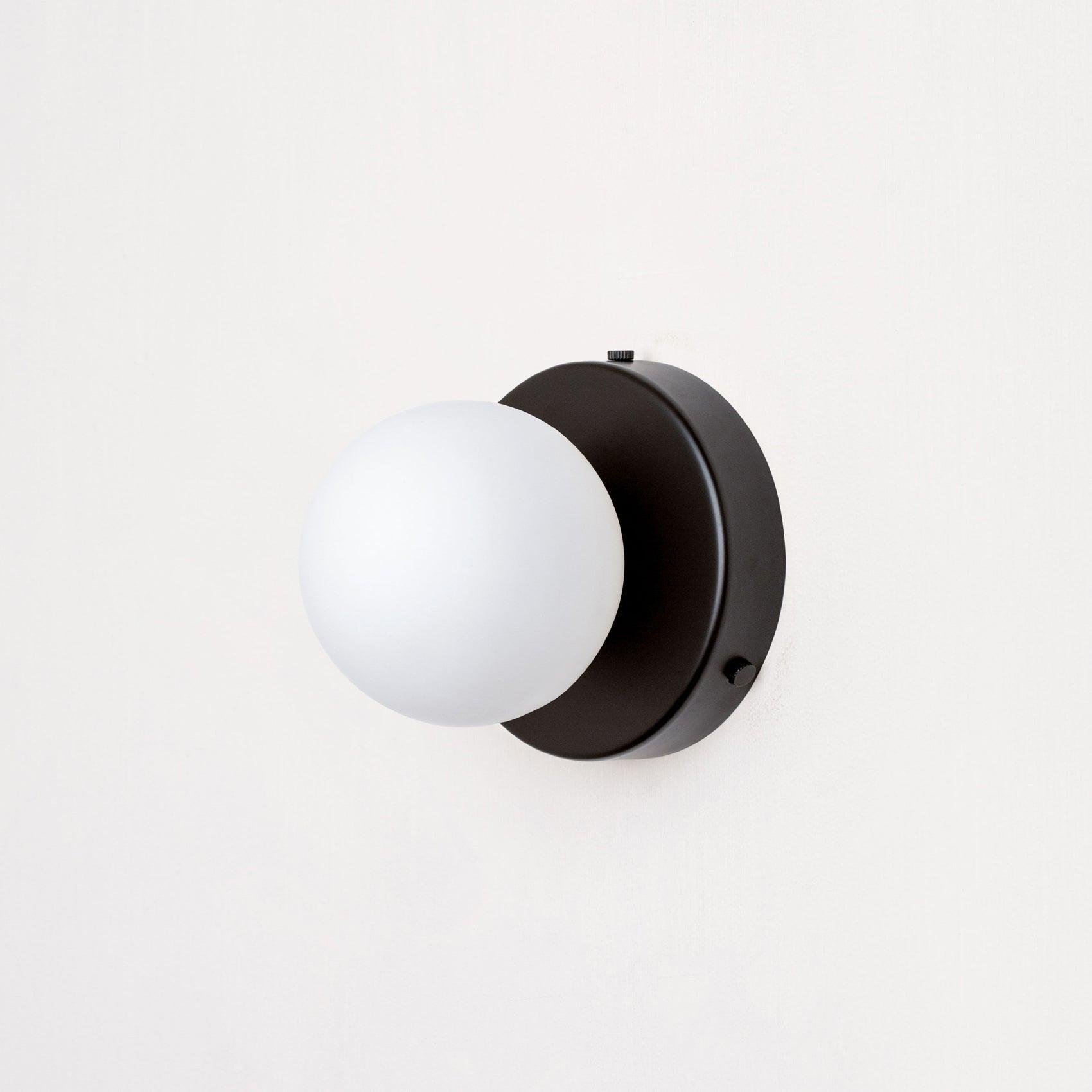 Rivolence Minimalist Fluid Modern Round Wall Sconce – Modern Indoor Accent Lighting for Bedroom or Study | Esilora