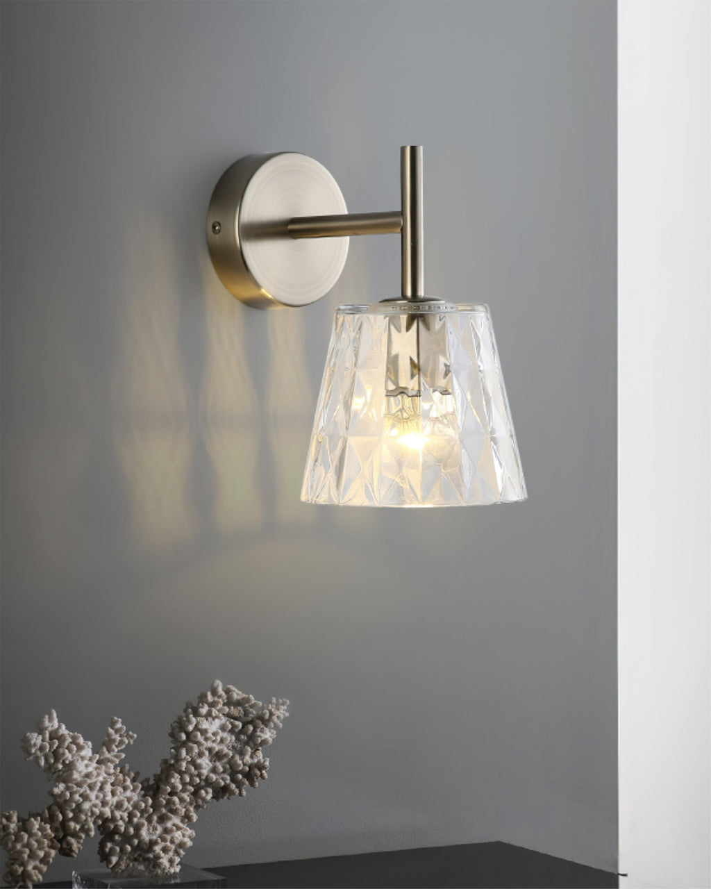 Bravira Modern Glass Wall Lamp – Minimalist Wall Sconce for Bedroom, Hallway & Vanity | Esilora