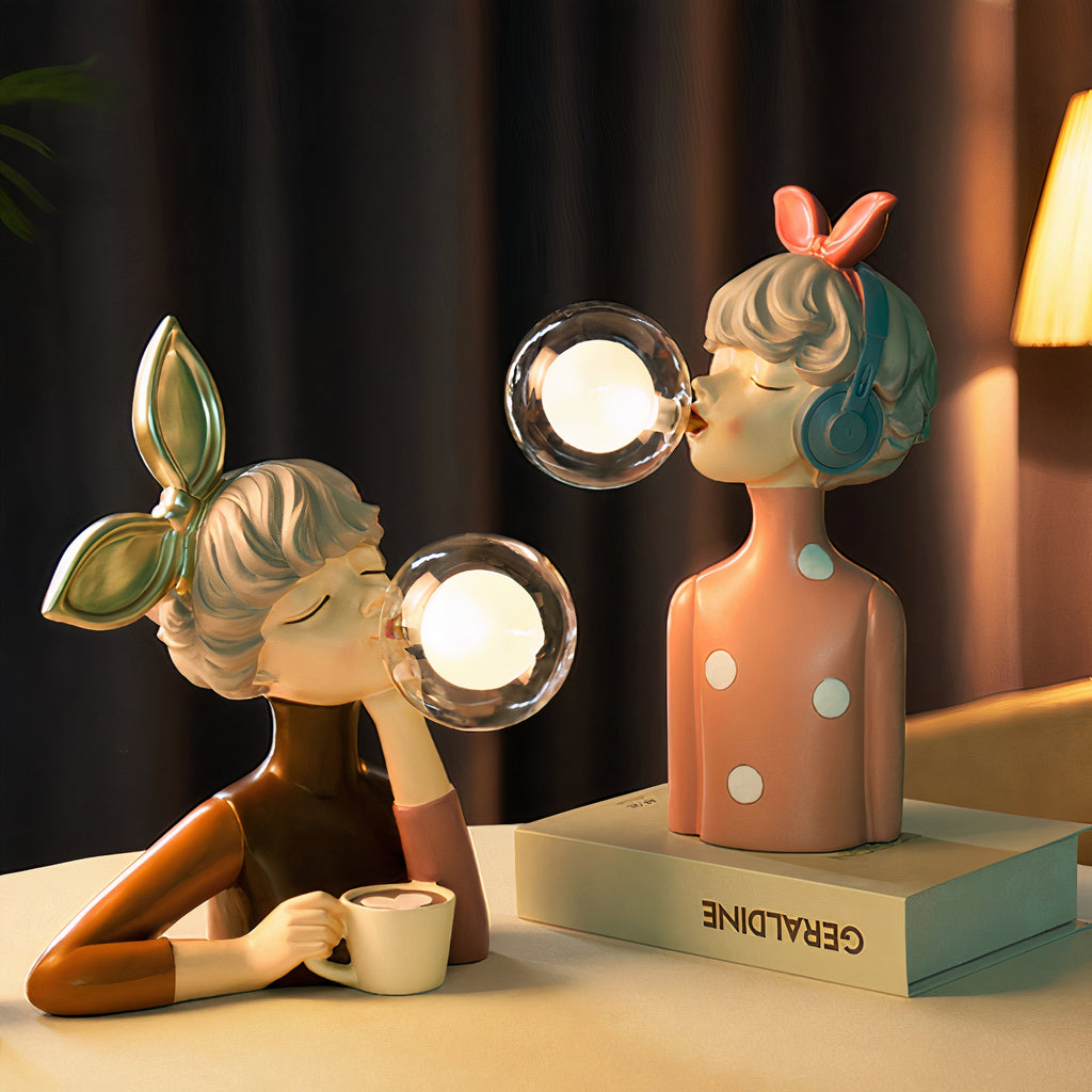 Bordlampe i resin og glas - skulpturelt figurdesign