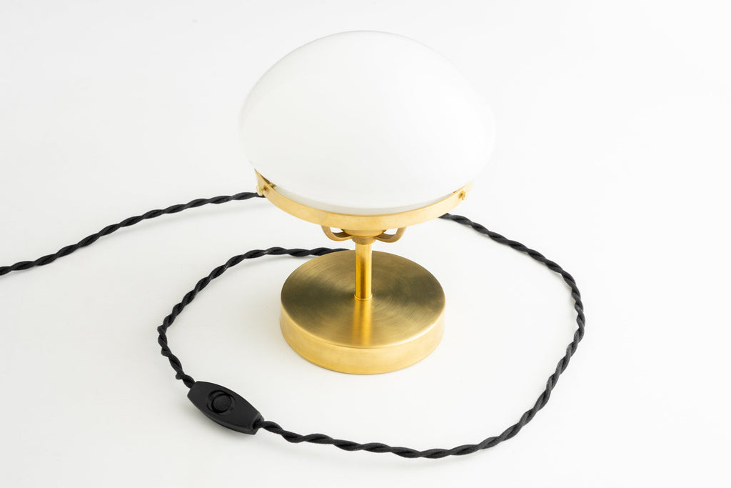 Ornato Luxe Skulpturale geometrische Tischlampe – Art Deco Akzent für Schlafzimmer & Wohnzimmer | Esilora