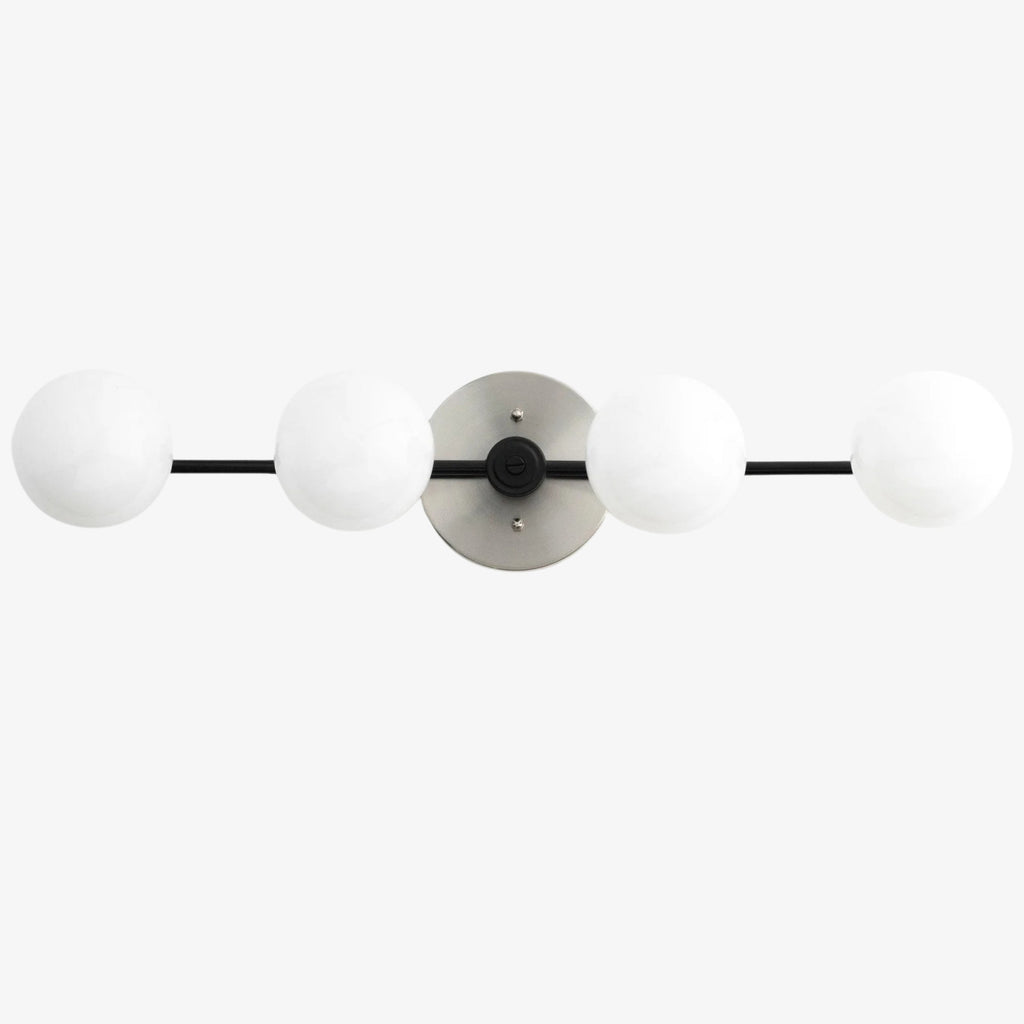 Lampada da parete Glorica Glass in metallo minimalista con barra e globo per toeletta — Lampada a globo da parete per spogliatoio e bagno | Esilora