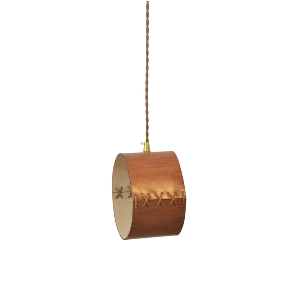 Suspension cylindrique en cuir lacé à la main pour chambres, couloirs et espaces de bar | Esilora
