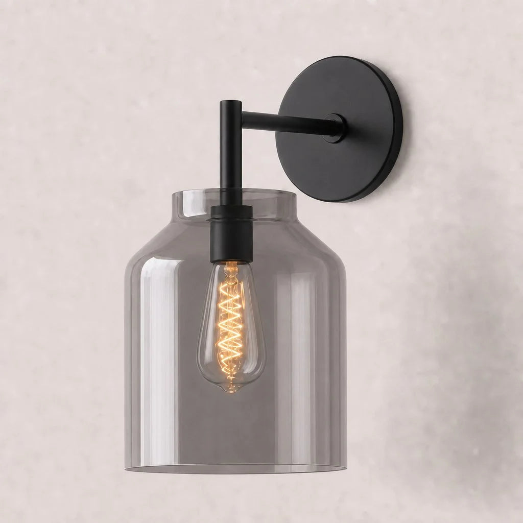 Hanton minimalistisk væglampe – væglampe i vintage-mælkeglas og metaldetalje | Esilora