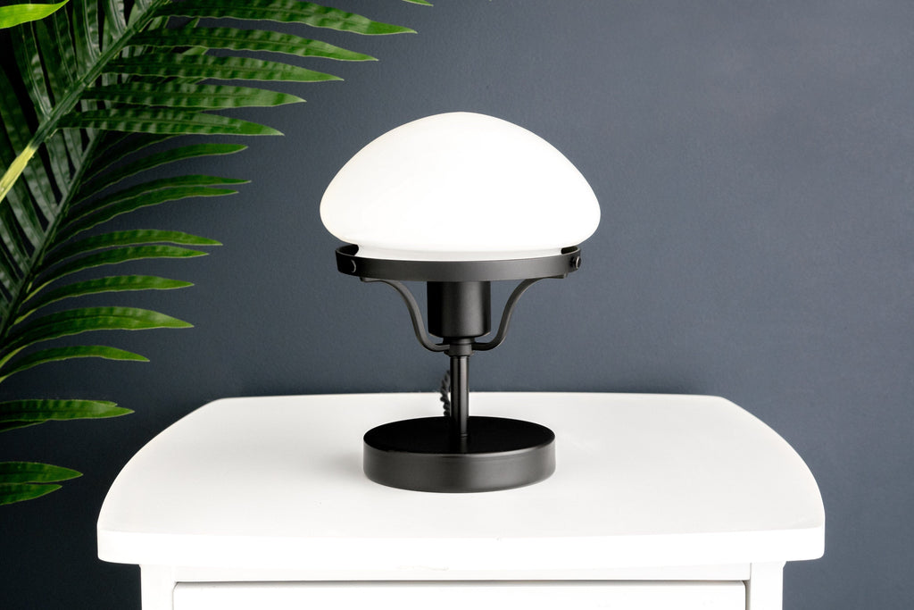 Ornato Luxe Skulpturale geometrische Tischlampe – Art Deco Akzent für Schlafzimmer & Wohnzimmer | Esilora