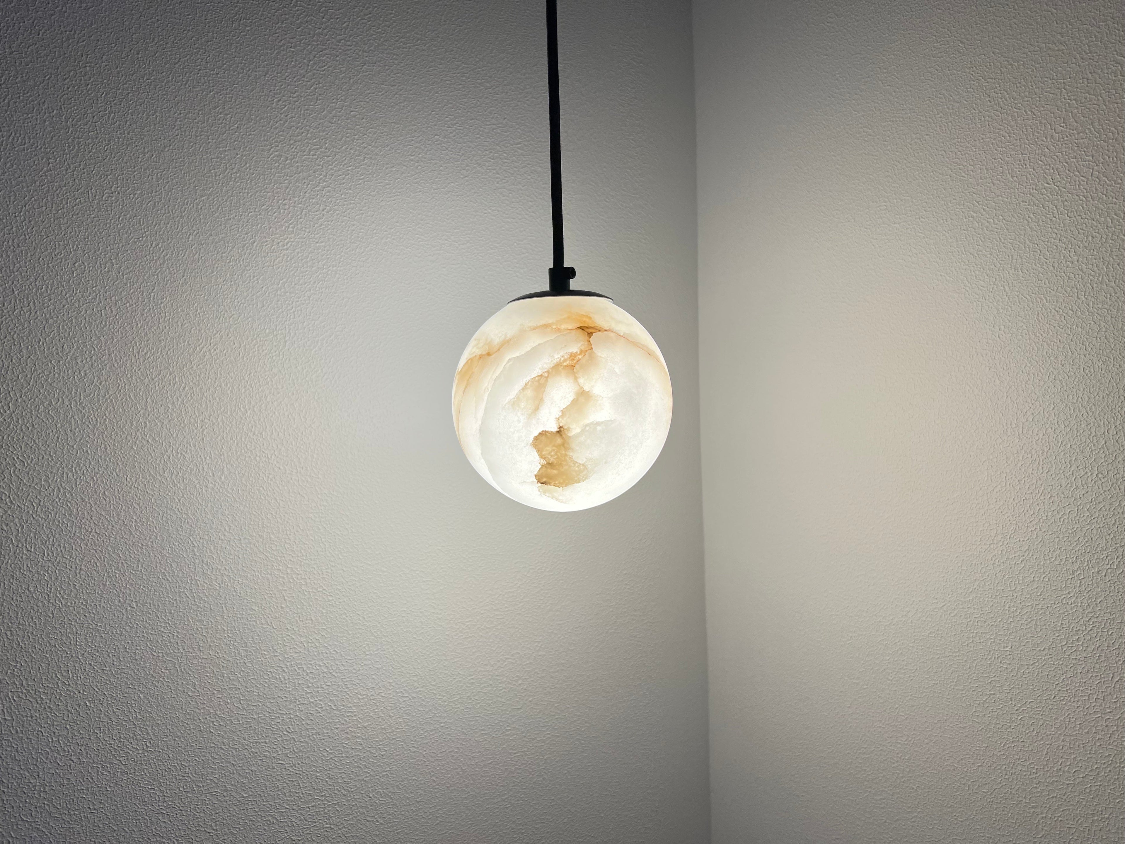 Nordic Minimalist Alabaster Pendant Light | Esilora