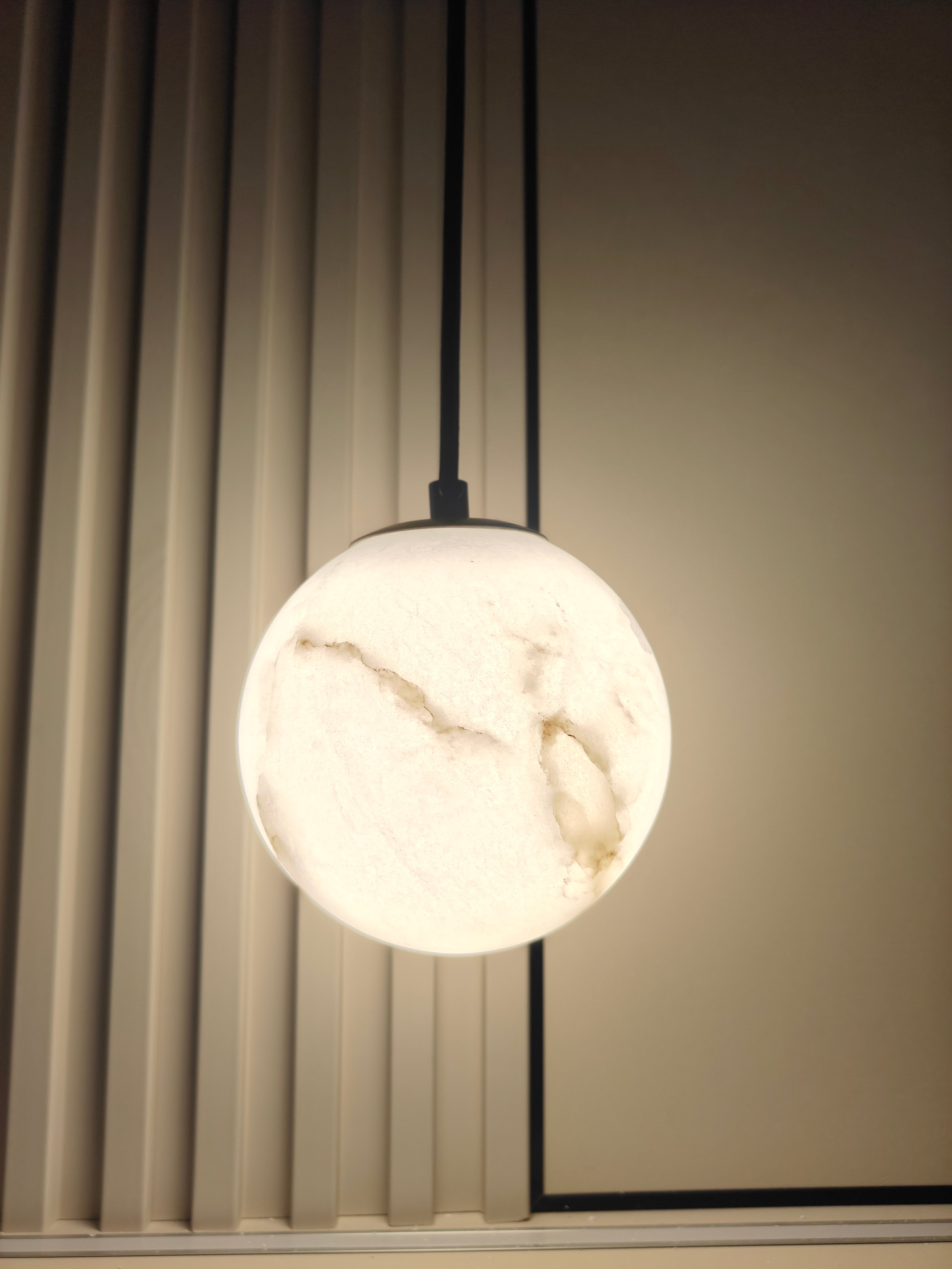 Nordic Minimalist Alabaster Pendant Light | Esilora