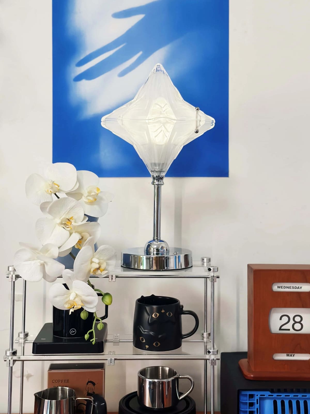 Art Deco Star Table Lamp - Frosted Glass Light for Modern Bedrooms - Astris Lyra | Esilora