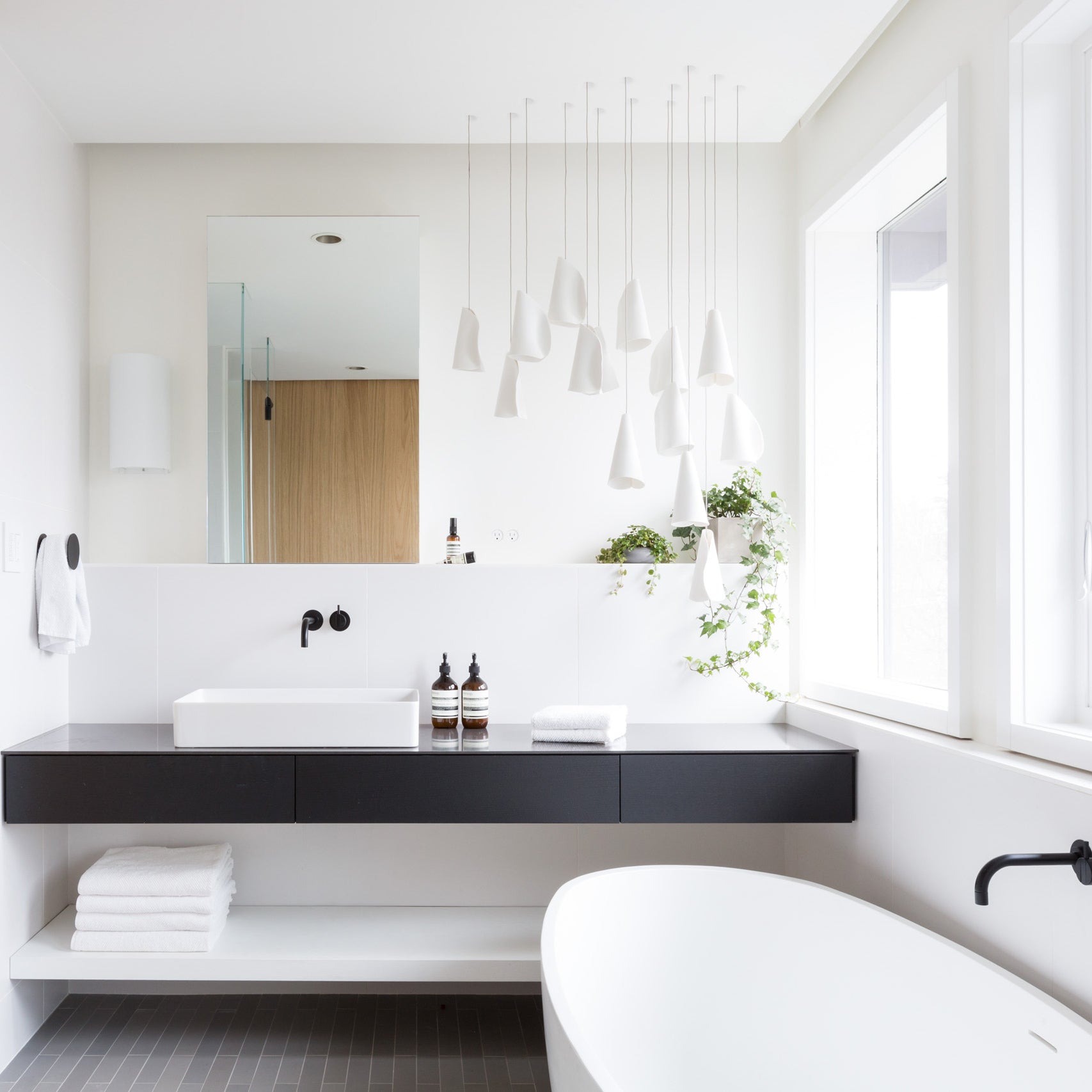 21 Thin Porcelain Pendant Lamp | Esilora
