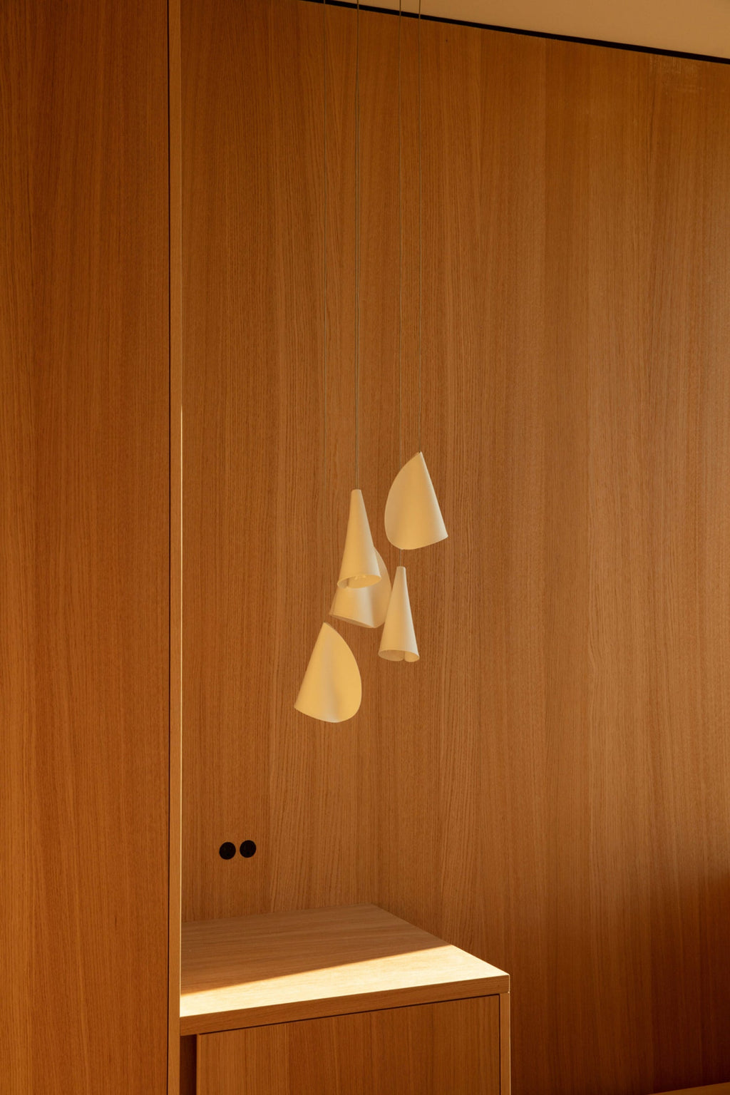 21 Thin Porcelain Pendant Lamp | Esilora