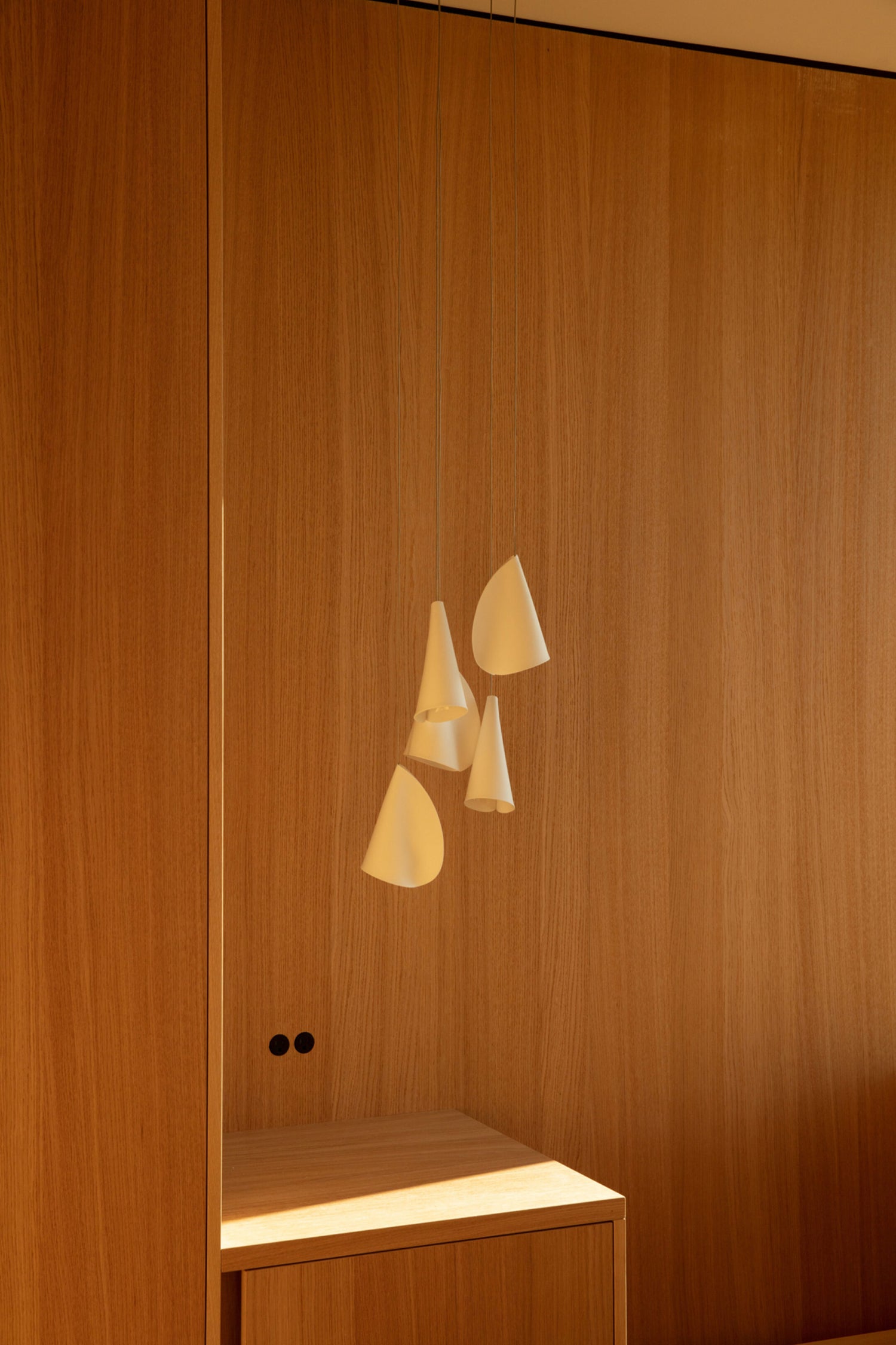 21 Thin Porcelain Pendant Lamp | Esilora