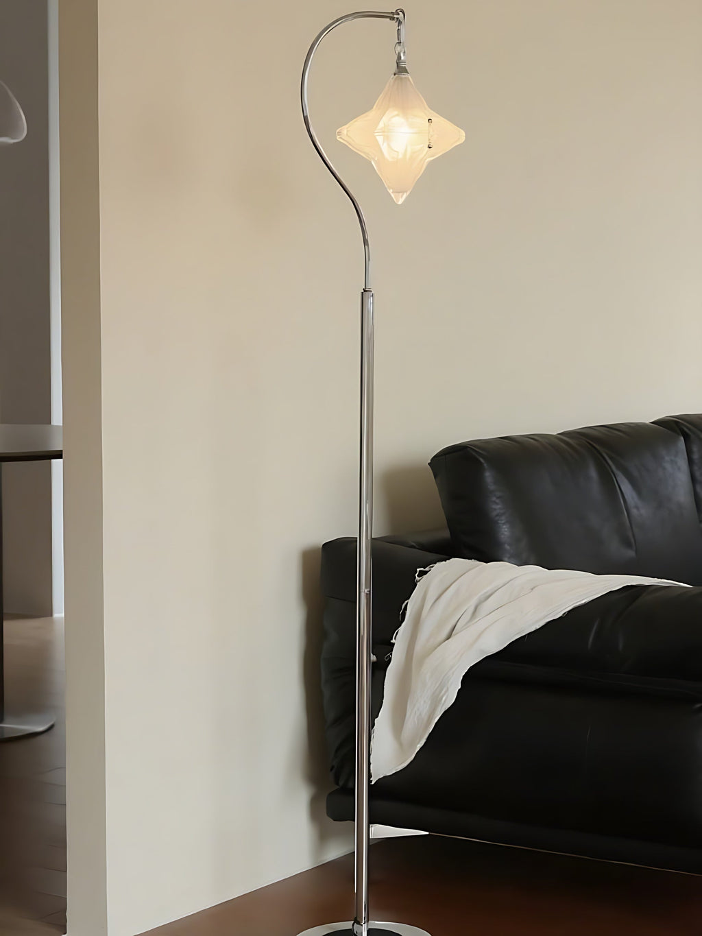 Art Deco Star Floor Lamp – Modern Standing Lamp for Living Spaces – Astris Orion | Esilora