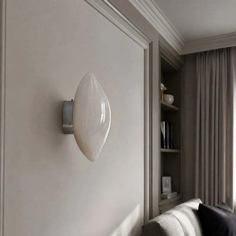 Applique murale en céramique blanche brillante en forme de coussin pour un éclairage intérieur doux | Esilora