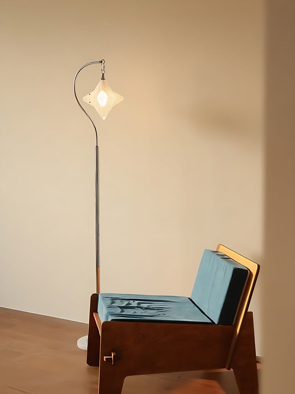Art Deco Star Floor Lamp – Modern Standing Lamp for Living Spaces – Astris Orion | Esilora