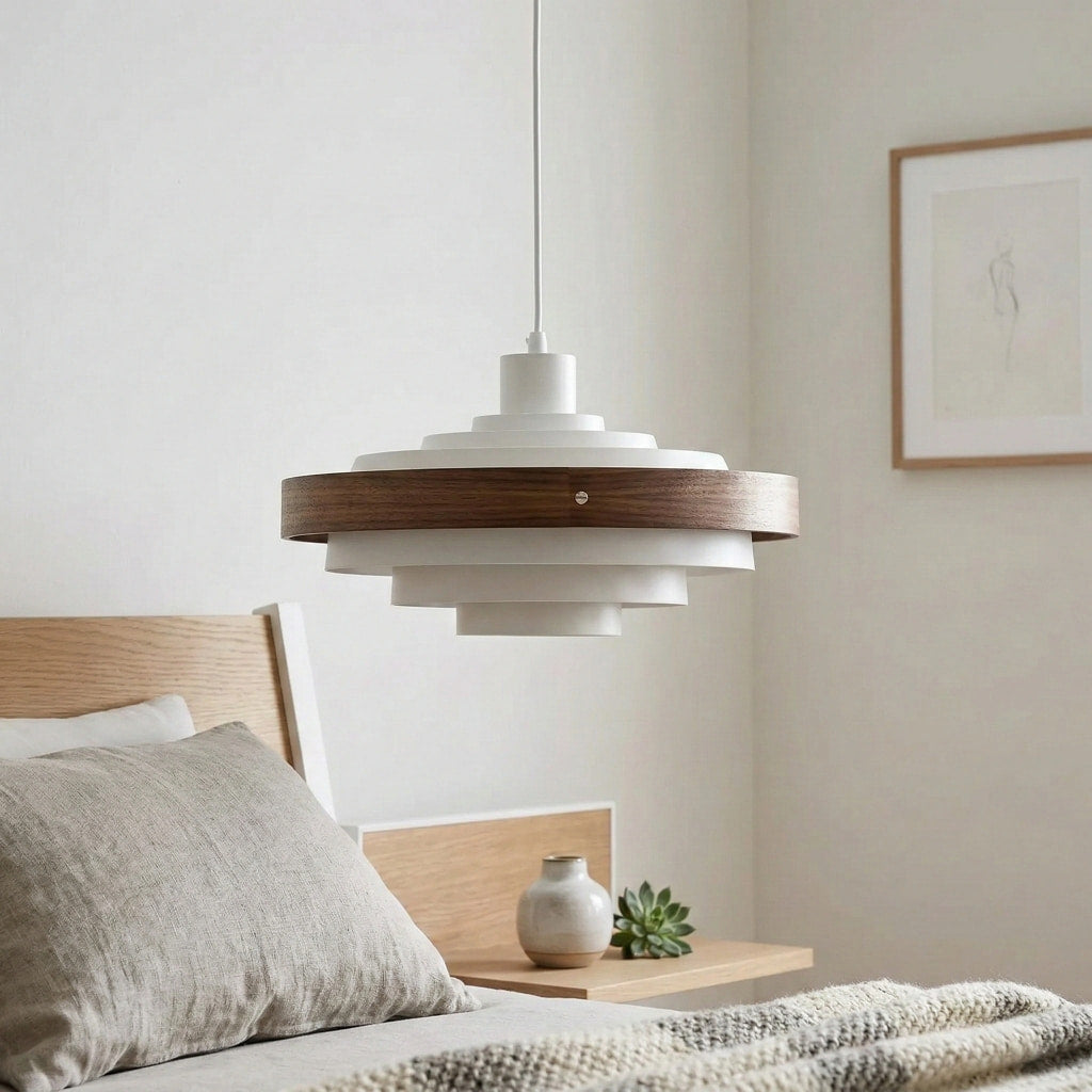 Suspension contemporaine à étages Layervelle – Lampe sculpturale suspendue en bois et métal pour les espaces de vie | Esilora