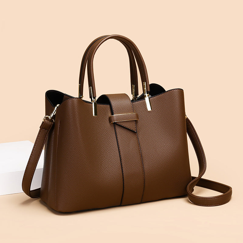 Sac à Main Structuré en Cuir Grainé avec Détails Métalliques et Bandoulière Amovible