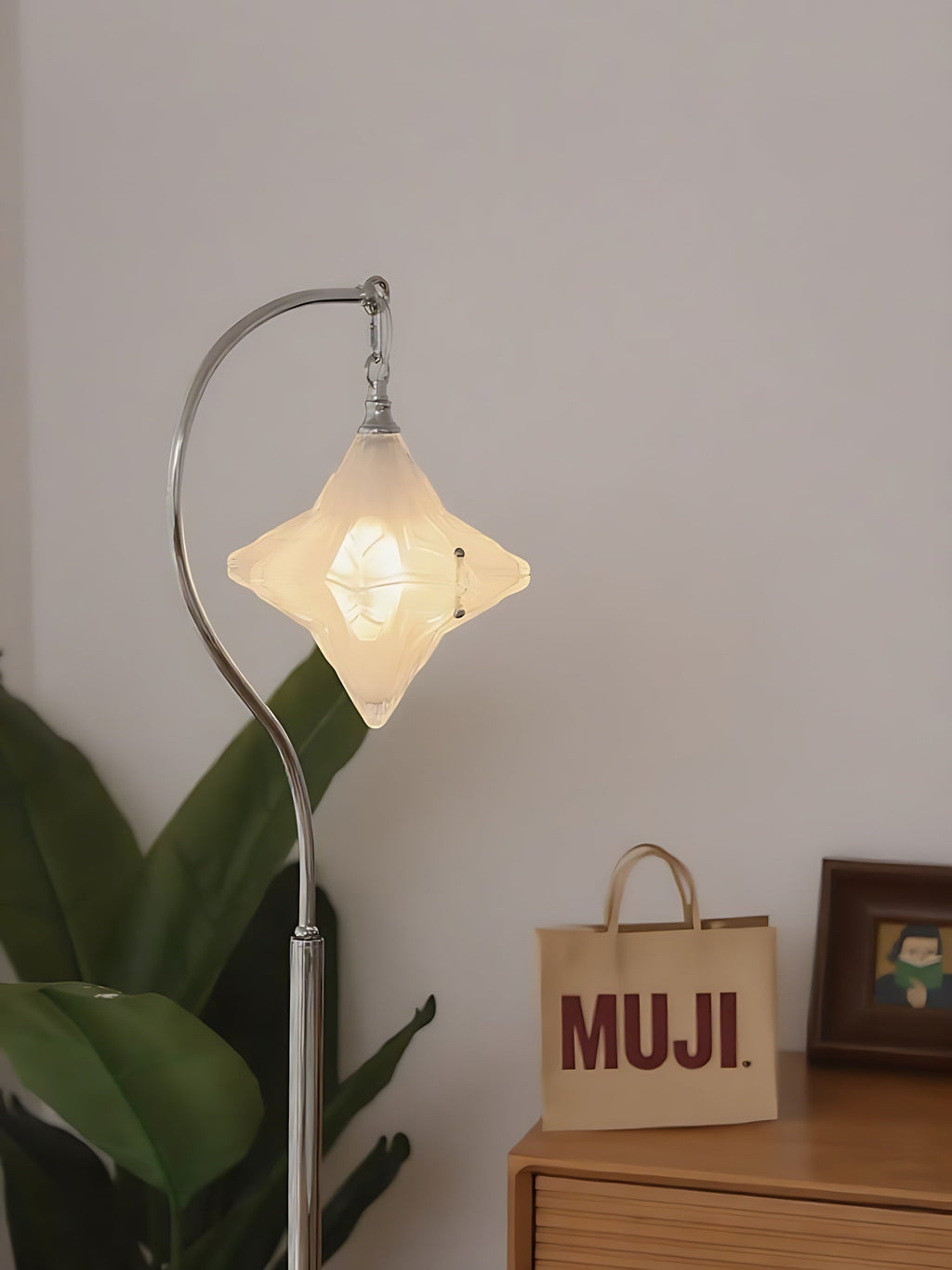Art Deco Star Floor Lamp – Modern Standing Lamp for Living Spaces – Astris Orion | Esilora