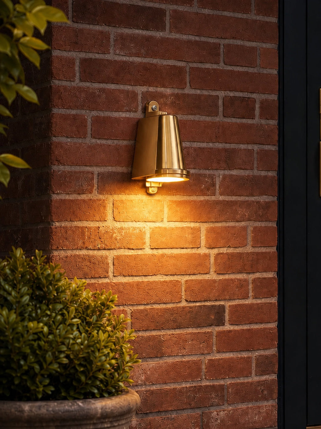 Industrial Outdoor Wall Light – Waterproof Sconce with Bluebell Shape | Esilora