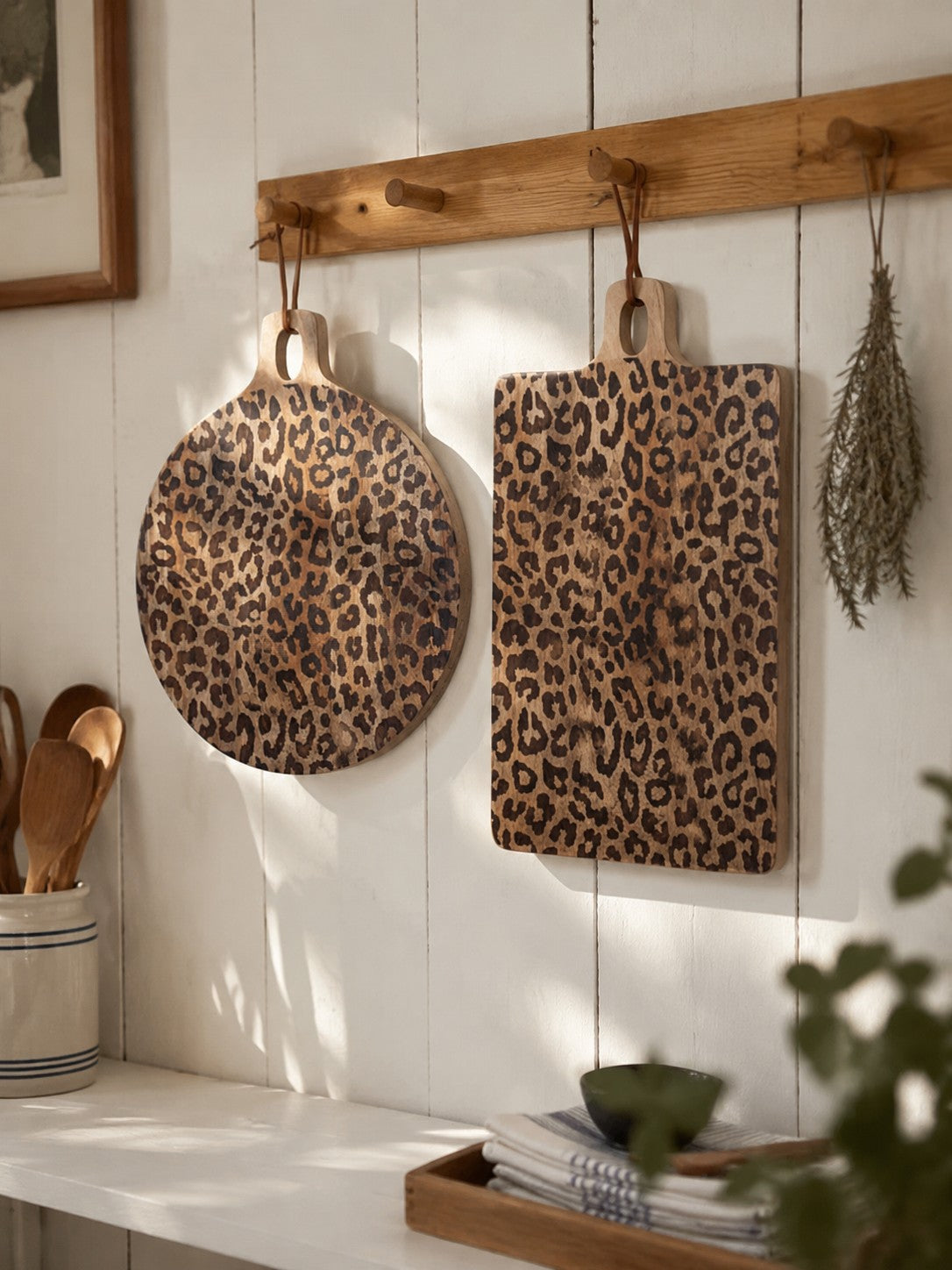 Leopard Solid Sapele Wood Board - Functional Dining Accessory for Kitchen island | Esilora