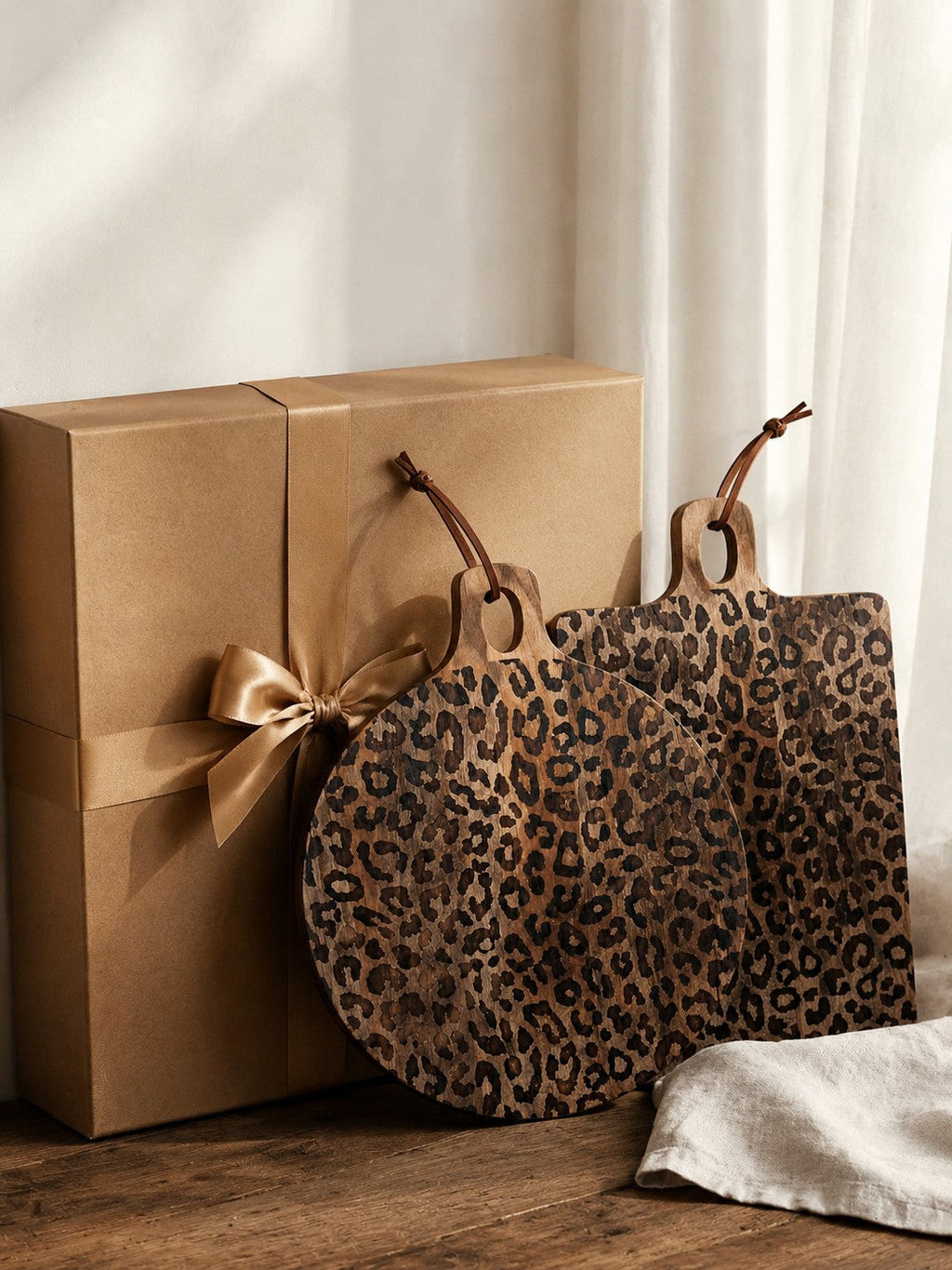Deska z litego drewna sapelli Leopard – funkcjonalne akcesorium do jadalni i kuchni | Esilora