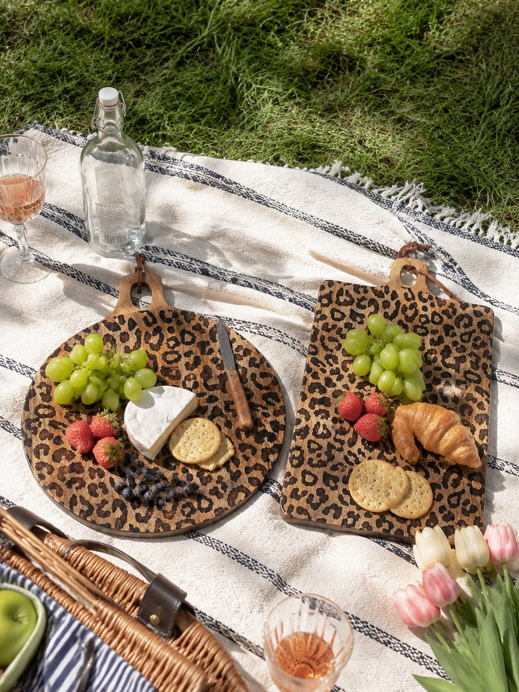 Deska z litego drewna sapelli Leopard – funkcjonalne akcesorium do jadalni i kuchni | Esilora
