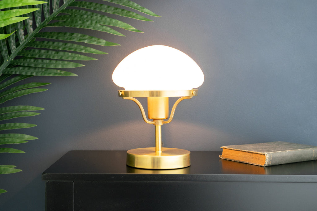 Ornato Luxe Skulpturale geometrische Tischlampe – Art Deco Akzent für Schlafzimmer & Wohnzimmer | Esilora