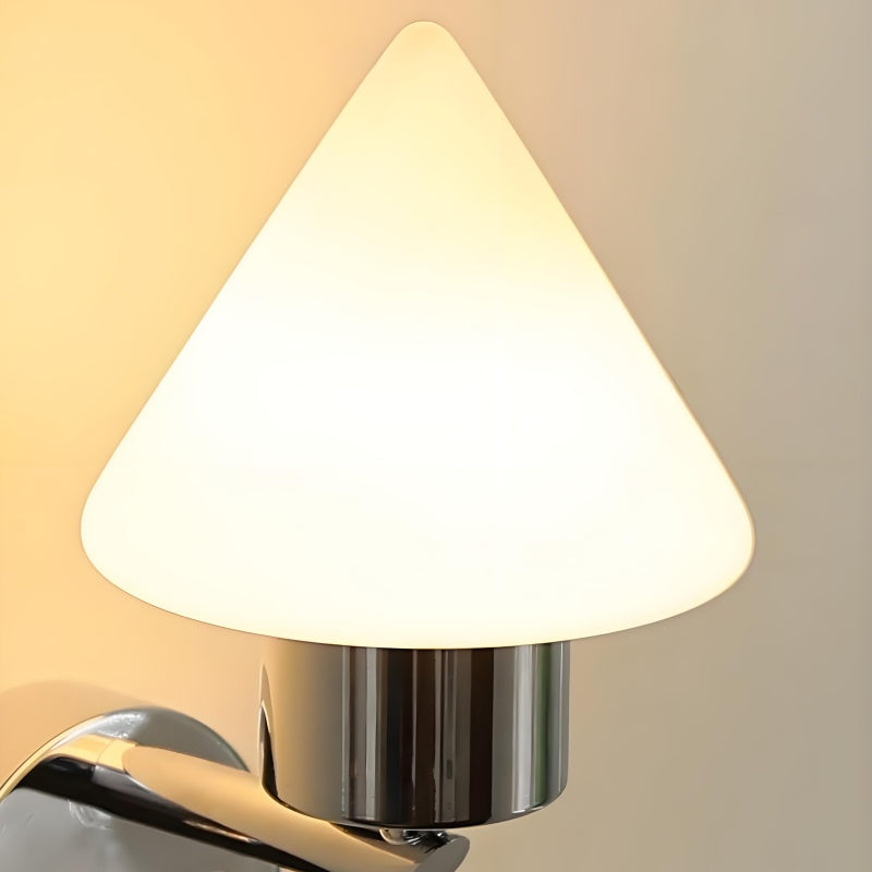 Applique Kallera - Luminaire rétro minimaliste en métal et verre avec abat-jour conique pour chambre et couloir | Esilora