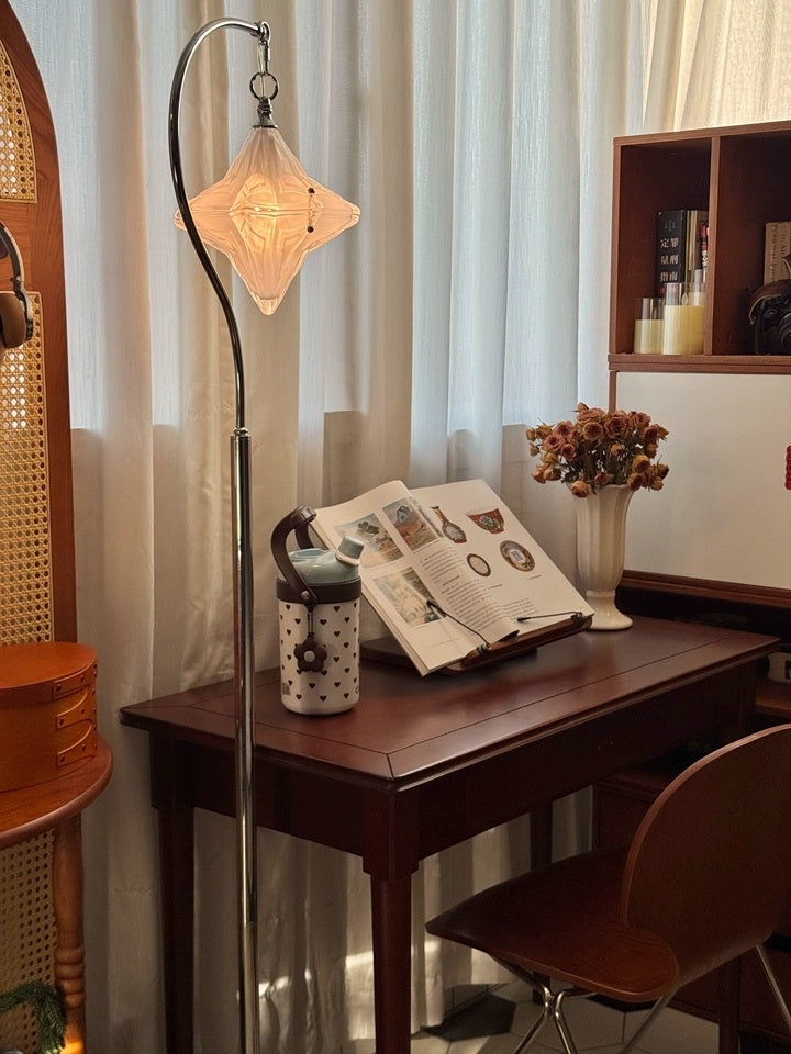 Art Deco Star Floor Lamp – Modern Standing Lamp for Living Spaces – Astris Orion | Esilora