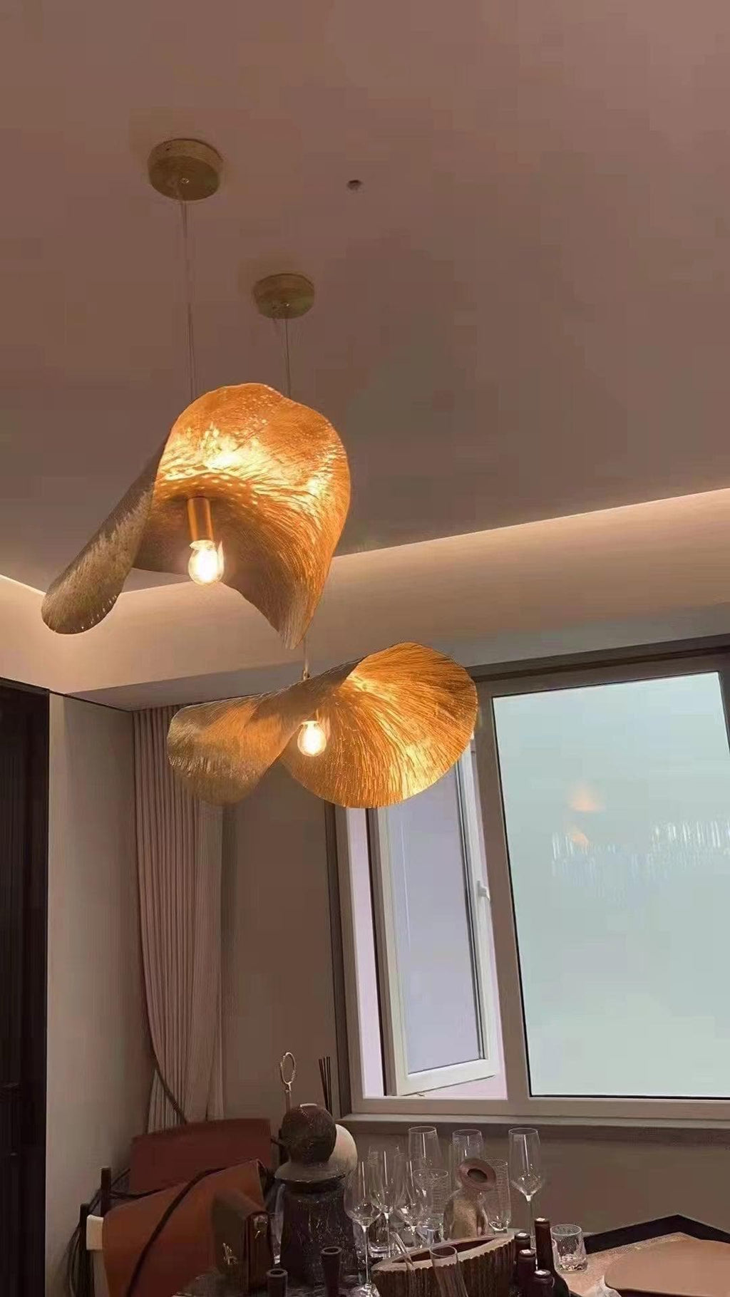 Lustră suspendată din alamă ciocănită | Esilora