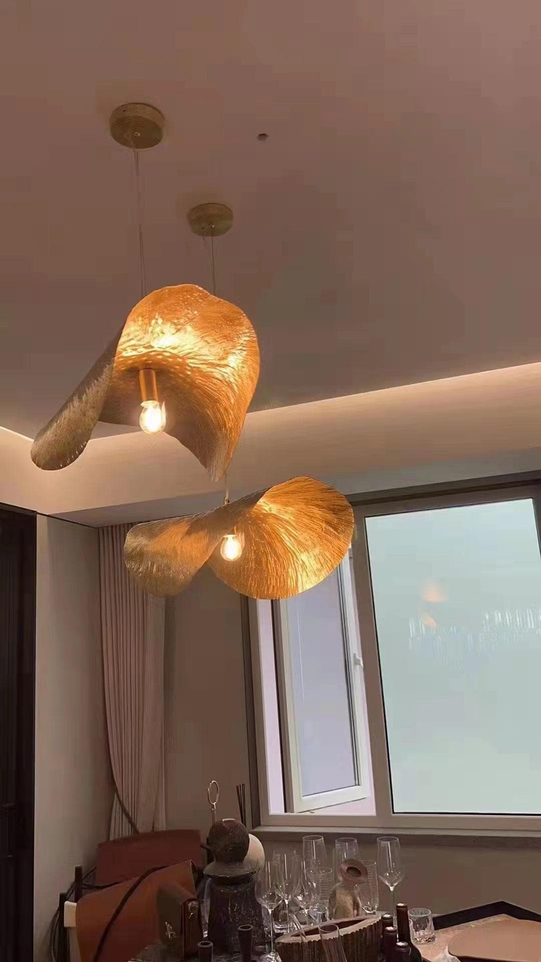 Lustră suspendată din alamă ciocănită | Esilora