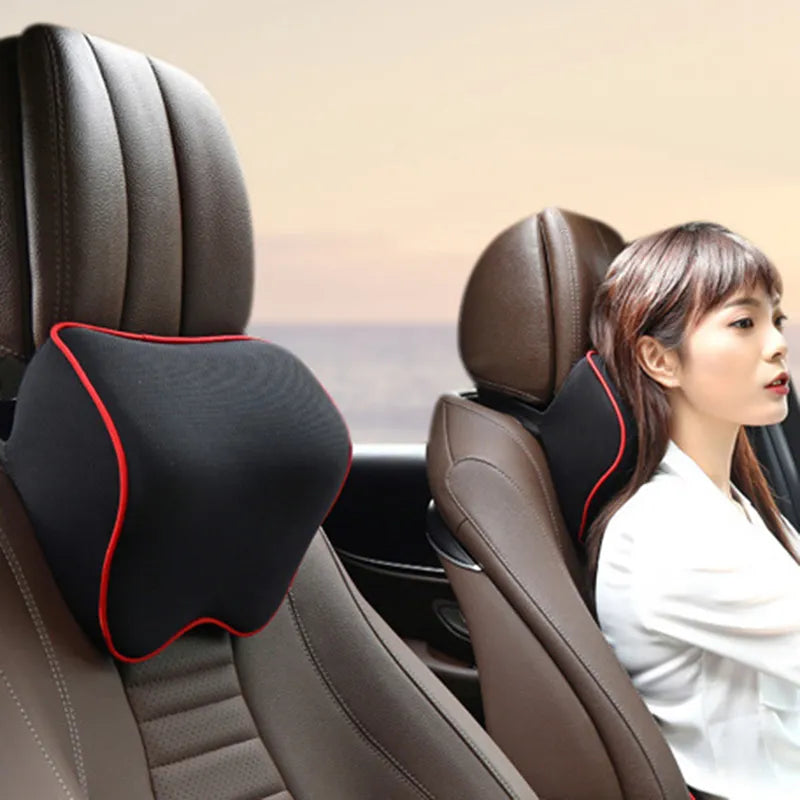2 ergonomiske nakkepuder til bilen i memoryskum, der støtter sædet