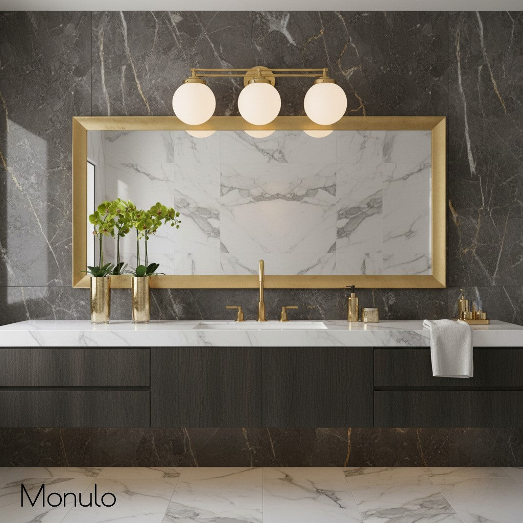 مصباح حائط عصري للحمّام من زجاج Glorica Glass بثلاثة مصابيح كروية للمرآة | Esilora