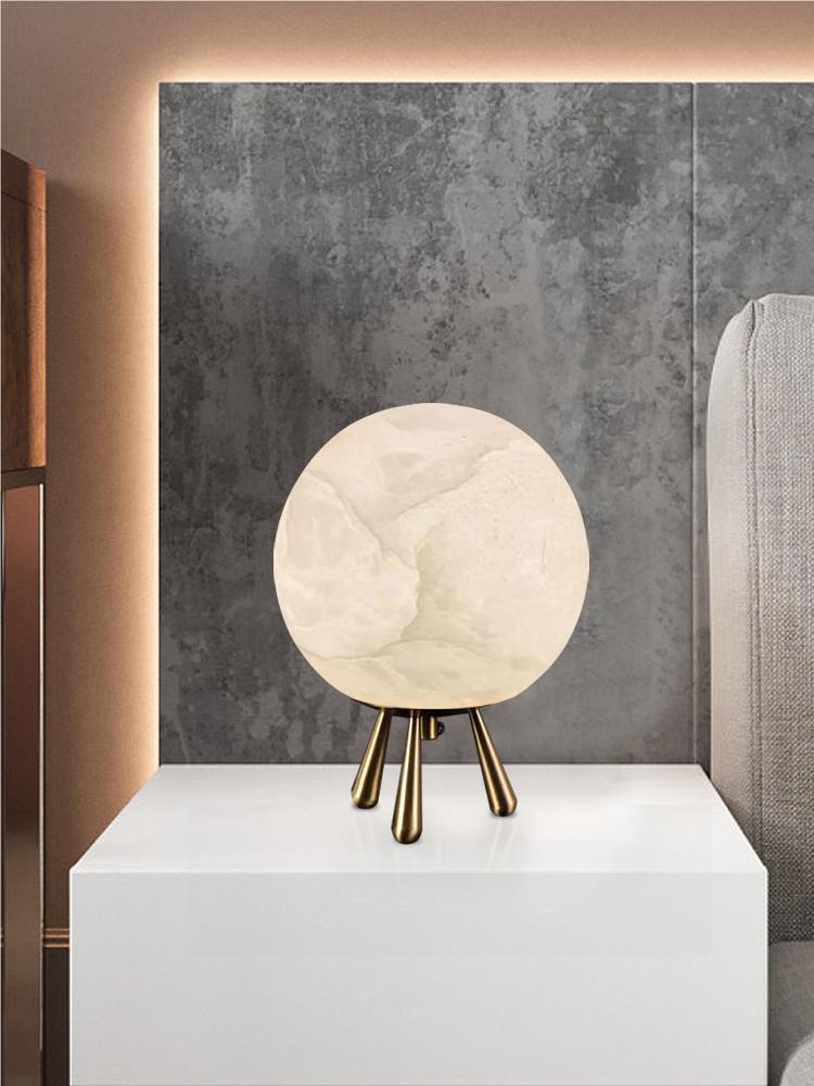 Lámpara de mesa de alabastro Christop, esférica, de cobre y lujo ligero | Esilora