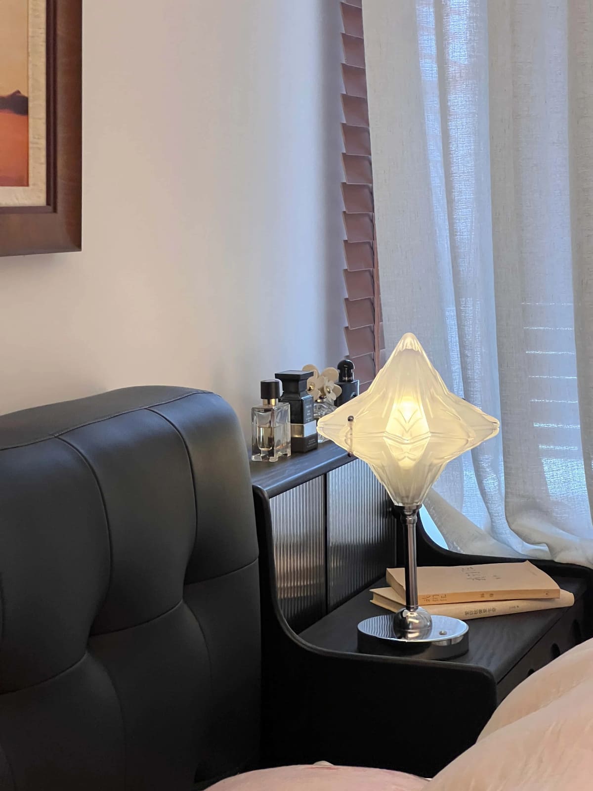 Art Deco Star Table Lamp - Frosted Glass Light for Modern Bedrooms - Astris Lyra | Esilora