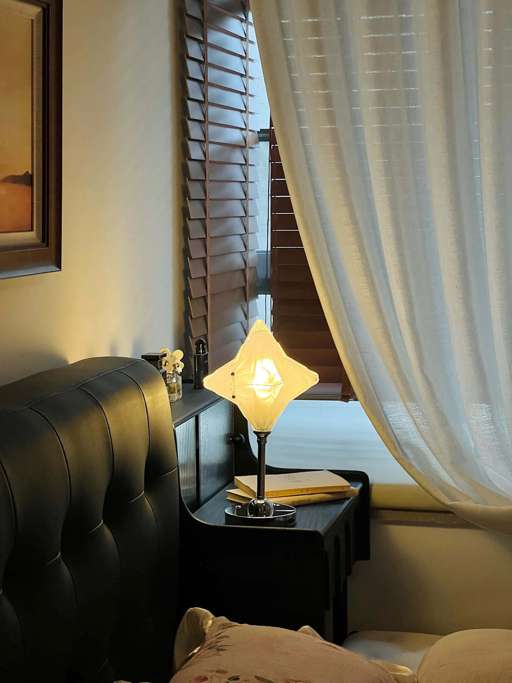 Art Deco Star Table Lamp - Frosted Glass Light for Modern Bedrooms - Astris Lyra | Esilora