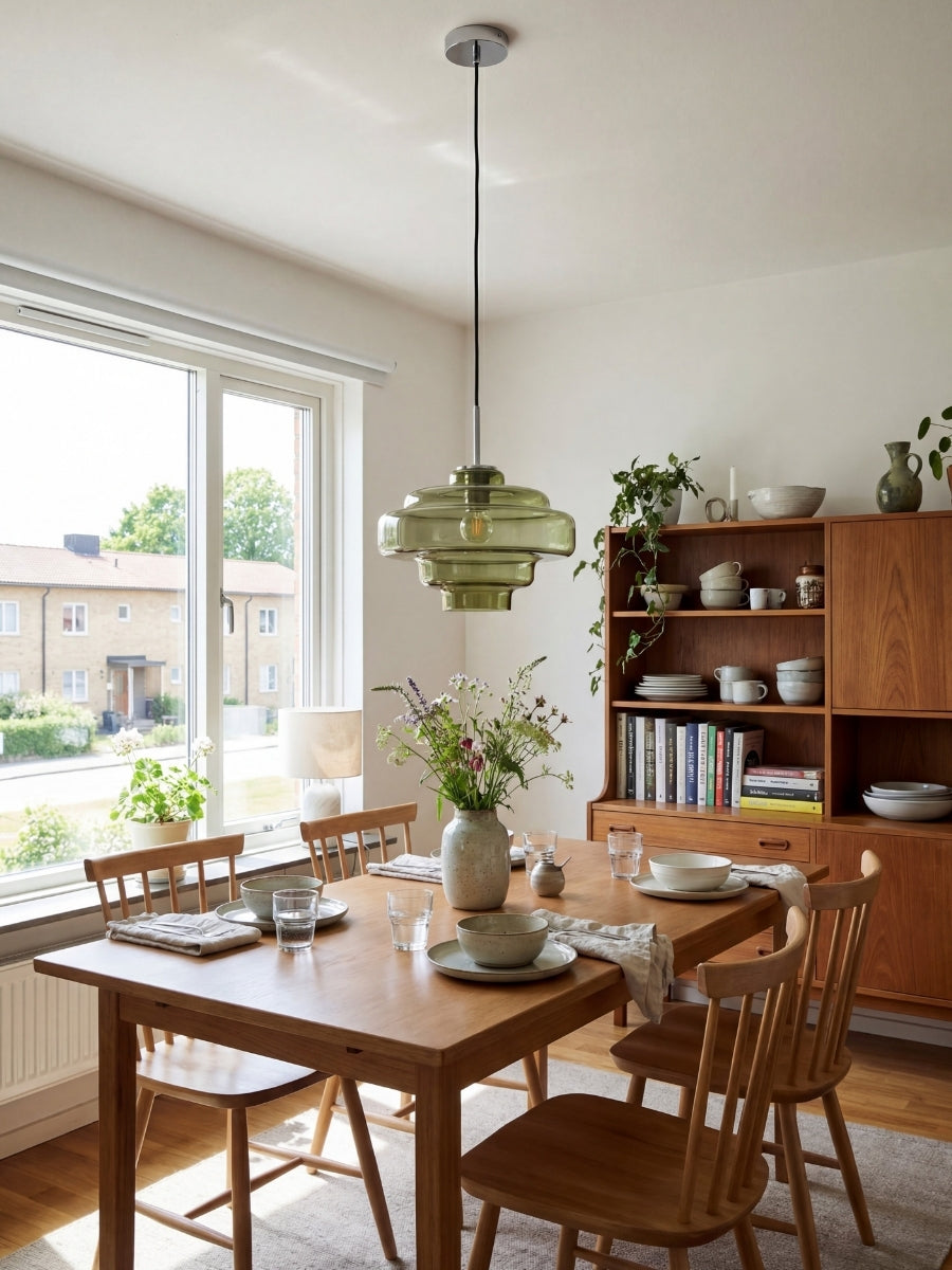 Koloro-pendellampe med farvet glasskærm – justerbar moderne indendørsbelysning | Esilora