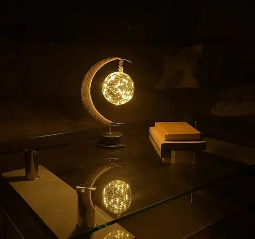 Stolní LED lampa ze skla - napájená bateriemi, srpek měsíce a zavěšená koule