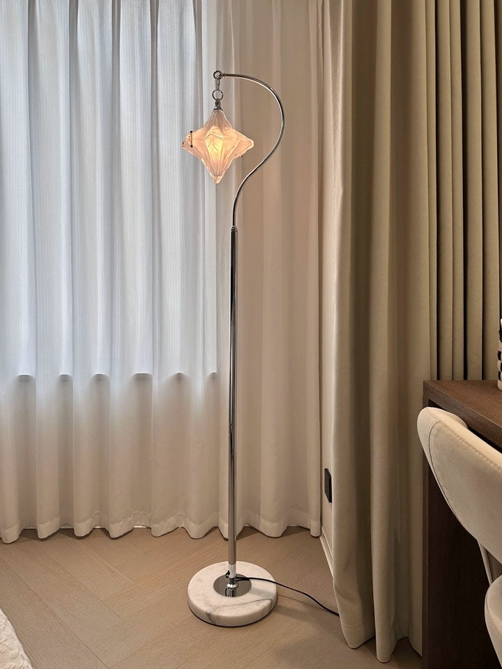 Art Deco Star Floor Lamp – Modern Standing Lamp for Living Spaces – Astris Orion | Esilora