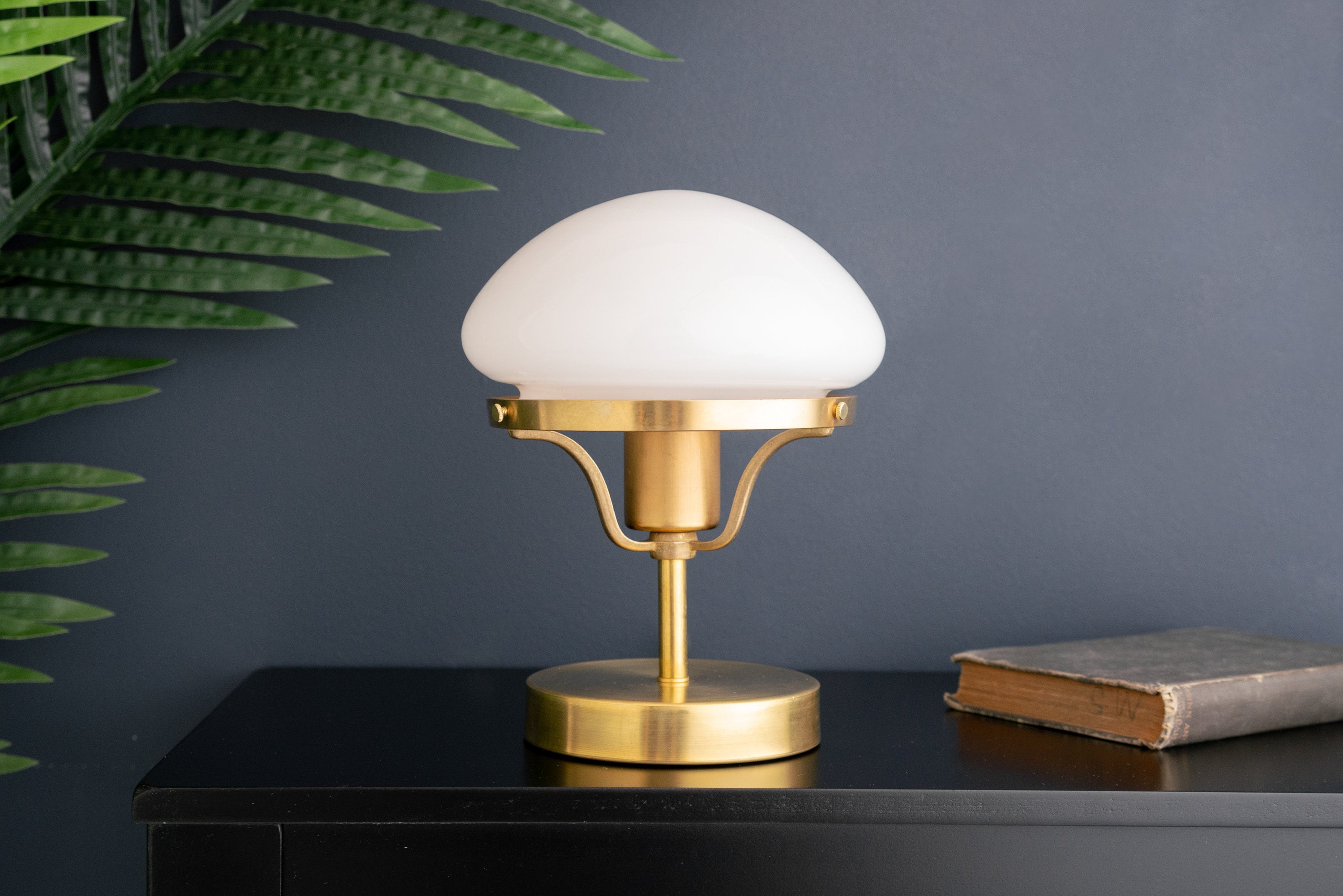 Ornato Luxe Skulpturale geometrische Tischlampe – Art Deco Akzent für Schlafzimmer & Wohnzimmer | Esilora