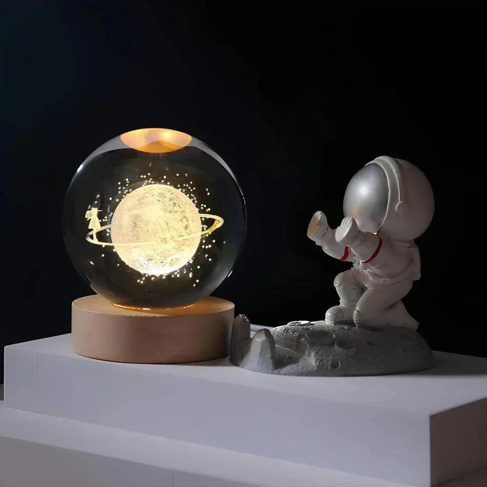 Lampă de veghe LED tip glob de cristal - carcasă din sticlă, bază din lemn