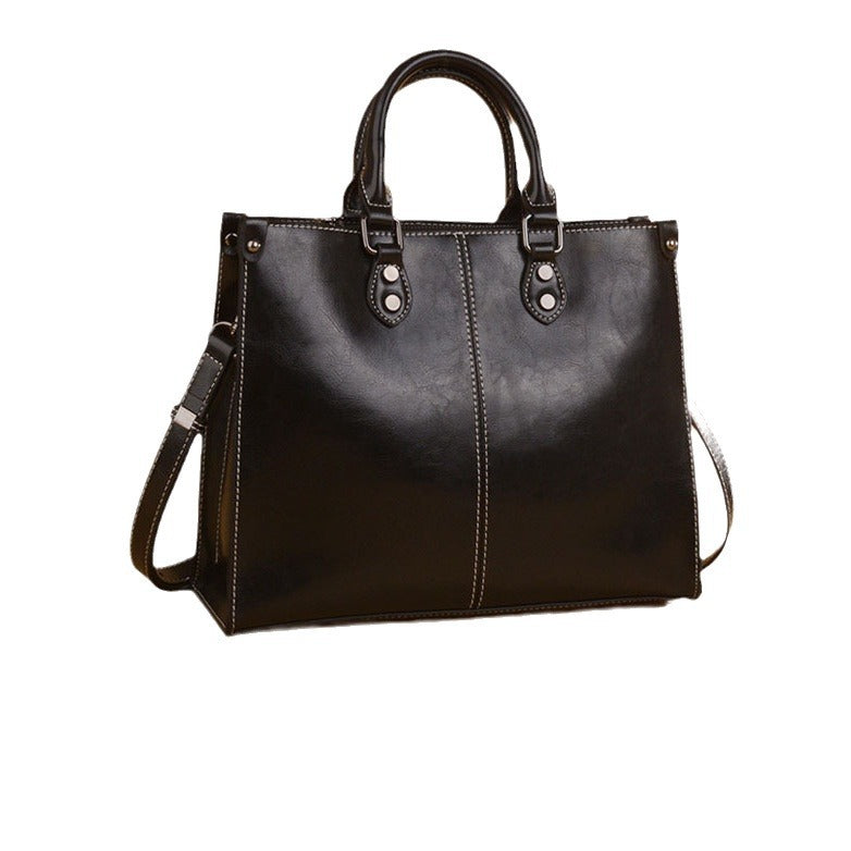 Sac à Main Structuré en Cuir Lustré avec Surpiqûres Contrastées et Bandoulière