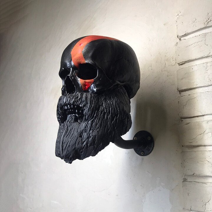 Nástěnný držák na helmu SkullGuard – upoutejte pozornost odvážným, skálopevným stylem – Esilora
