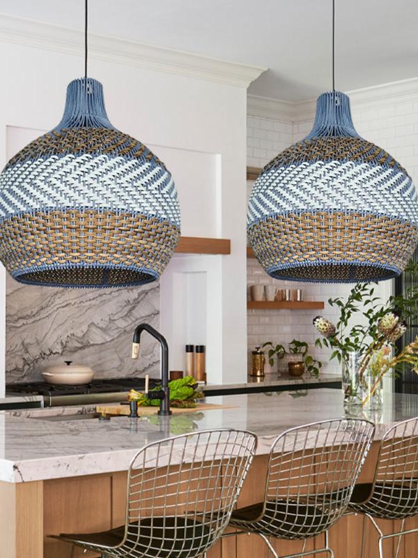 Suspension en rotin bleu tressé à la main | Esilora
