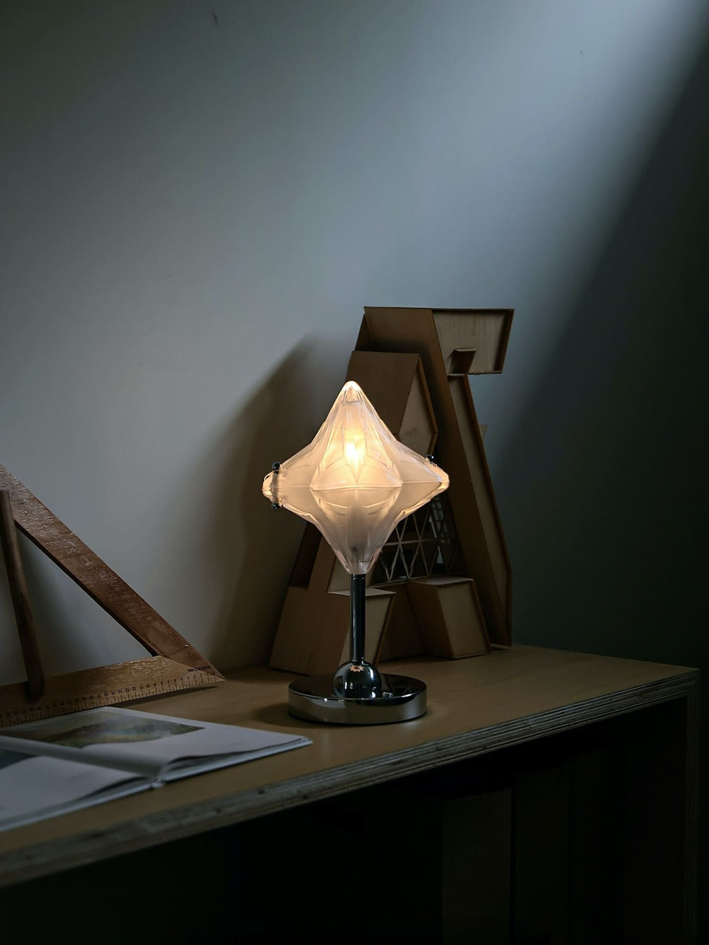 Art Deco Star Table Lamp - Frosted Glass Light for Modern Bedrooms - Astris Lyra | Esilora