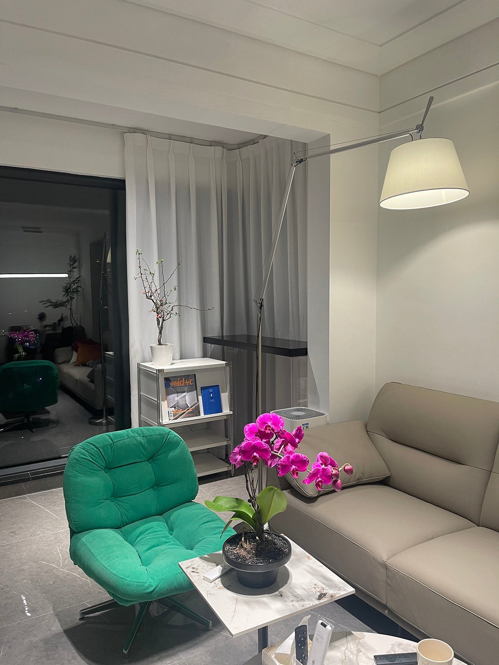 Velthea Floor Lamp | Esilora