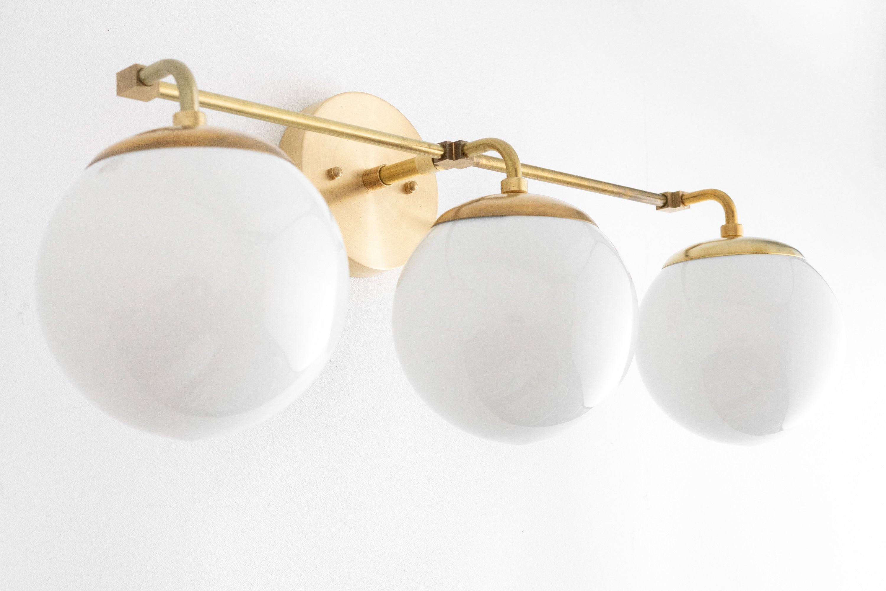 مصباح Glorica Glass الشريطي LED القابل لتعتيم الإضاءة للمرآة – وحدة إضاءة حمّام كروية بسيطة | Esilora