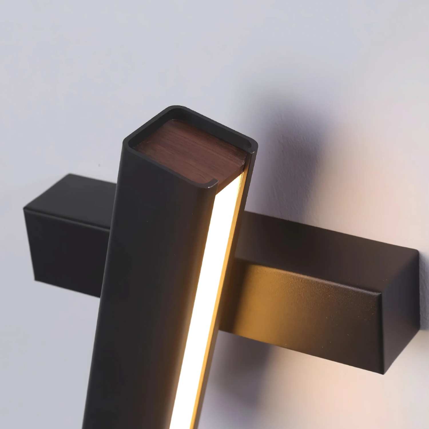 Moderne væglampe i aluminium med Light Line-design | Esilora