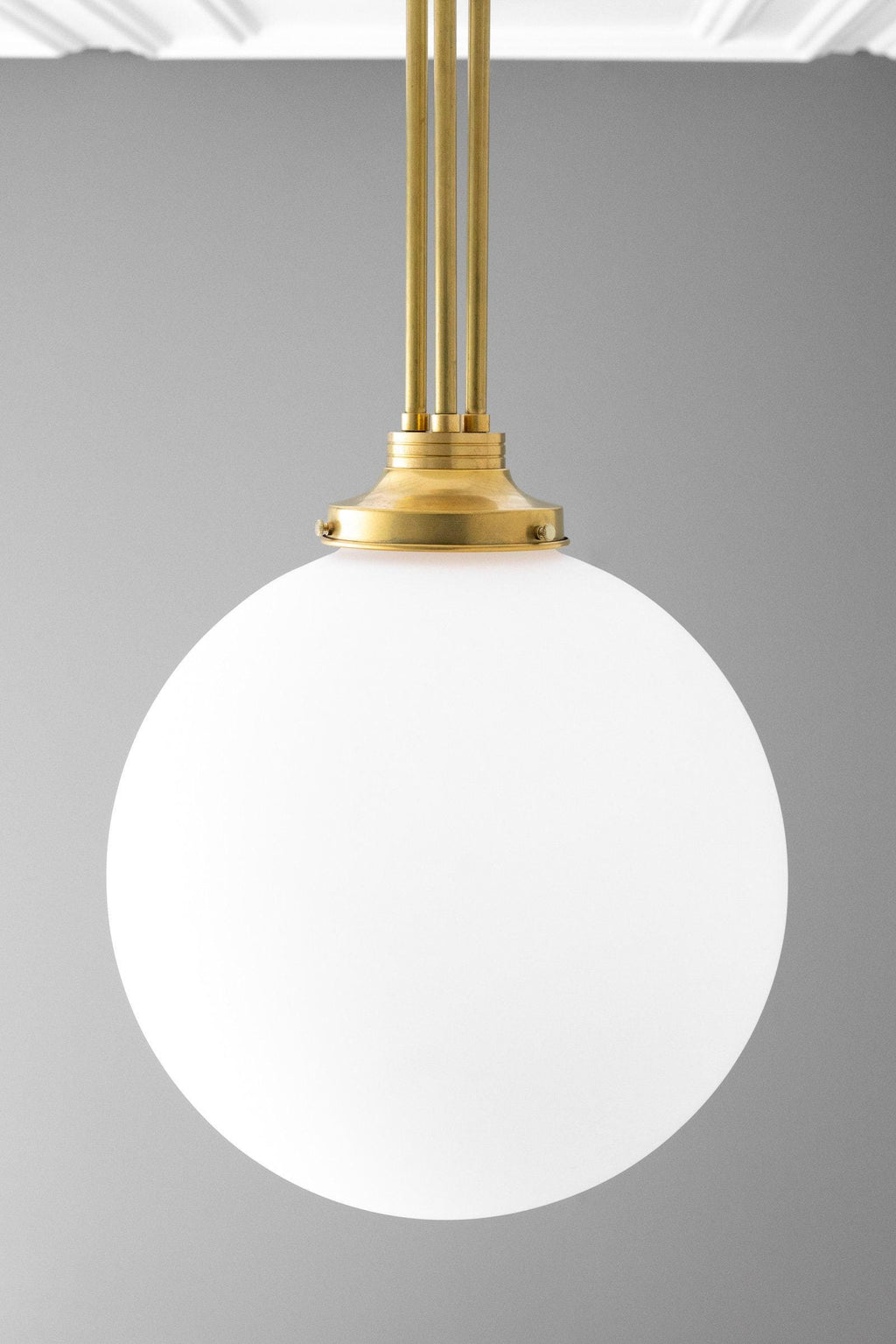 Lineární závěsné svítidlo Glorica Glass s elegantní řadou koulí - moderní stropní svítidlo ve stylu art deco do jídelny a kuchyně | Esilora