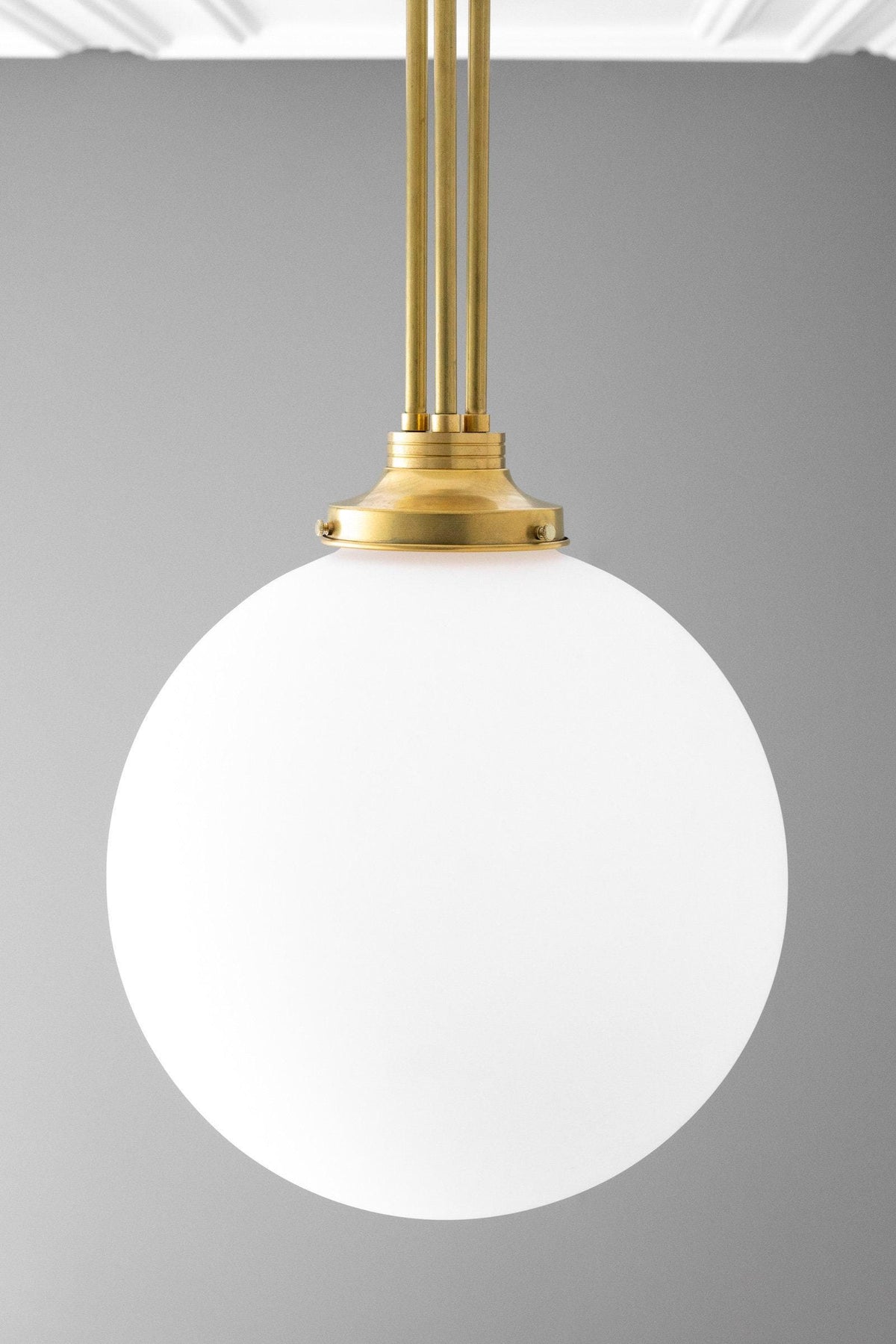 Lineární závěsné svítidlo Glorica Glass s elegantní řadou koulí - moderní stropní svítidlo ve stylu art deco do jídelny a kuchyně | Esilora