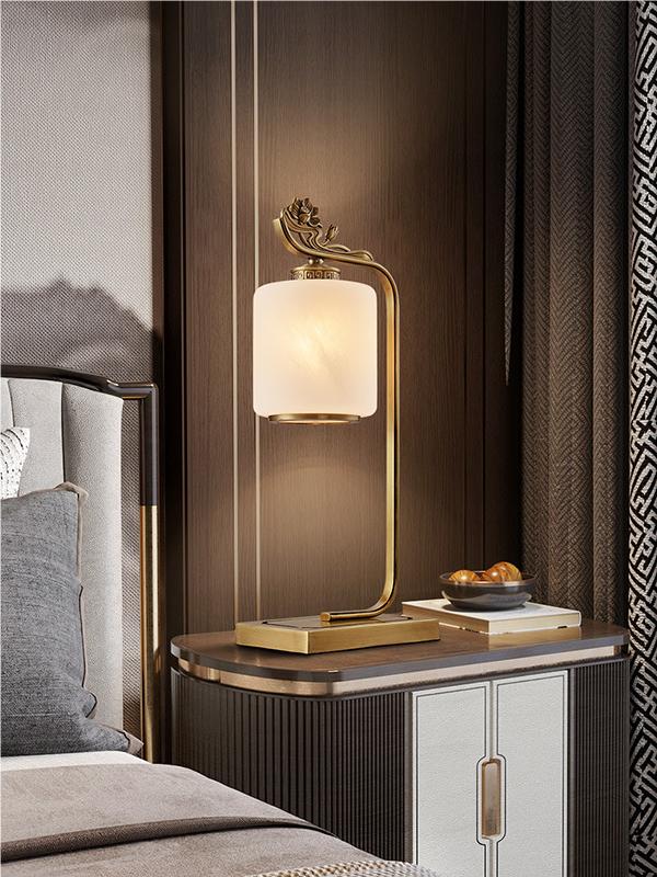 Neuer chinesischer Stil Vollkupfer Lotus Chri Alabaster Tischlampe | Esilora